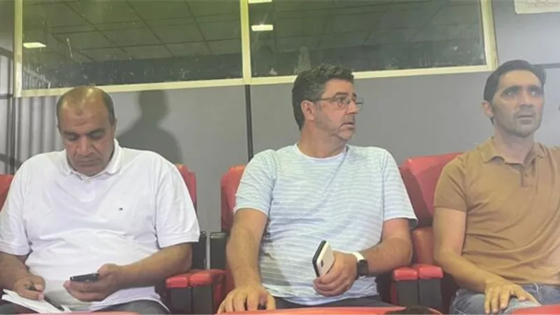 فيتوريا و جهاز المنتخب في مباراة سموحة و سيراميكا