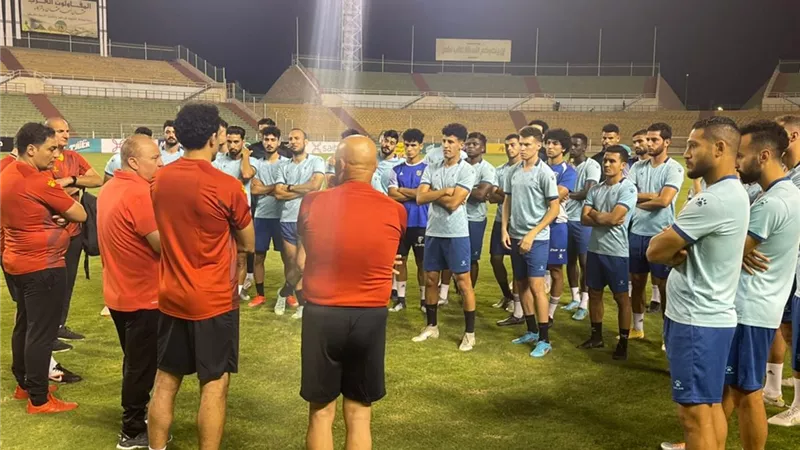 كواليس جلسة لـ شوقى غريب مع لاعبى المقاولون قبل مواجهة بيراميدز.. شاهد