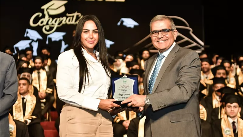بالصور.. جامعة مصر للعلوم والتكنولوجيا تقيم حفلا ضخما لتخريج الدفعة 