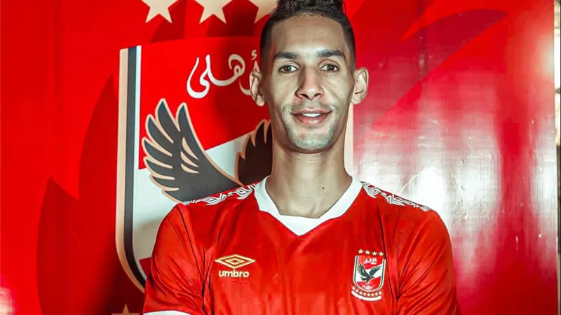 صور .. لاعبو قطر القطرى يرحبون بلاعب الاهلى السابق على طريقتهم الخاصة