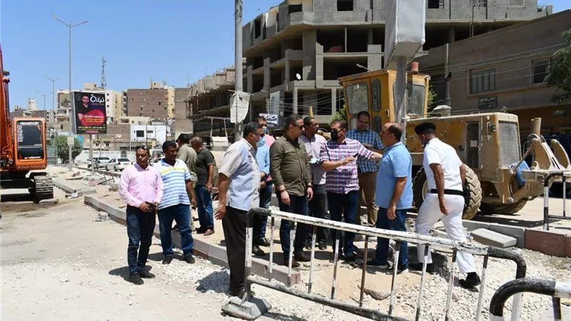 محافظ الفيوم يتفقد رصف ونظافة الطريق الدائري وشوارع المدينة ..صور