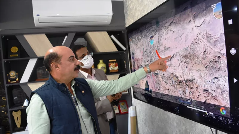 محافظ أسوان يرفع درجة الإستعداد بعد تحذيرات بعدم استقرار الطقس