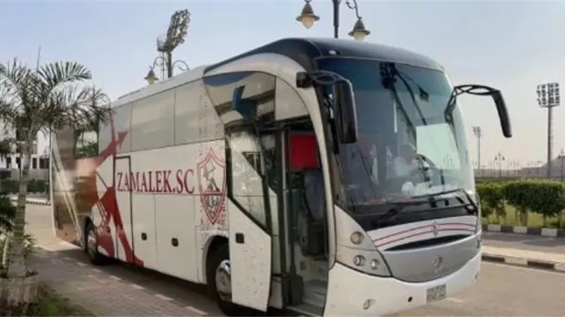 حافلة الزمالك تصل ستاد خالد بشارة لمواجهة الجونة فى الدورى