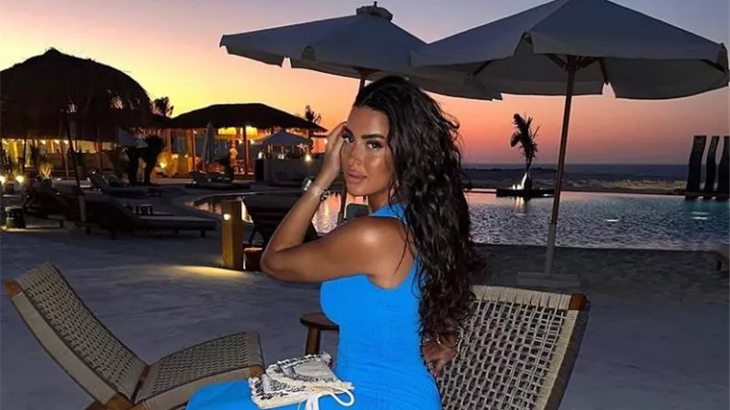 شاهد .. ميرنا نور الدين تستمتع بالغروب فى أحدث إطلالتها