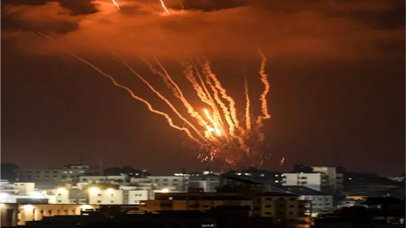 صحف فلسطينية: إطلاق عدة صواريخ من غزة نحو تل أبيب