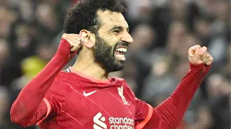 صلاح يتربع علي 
