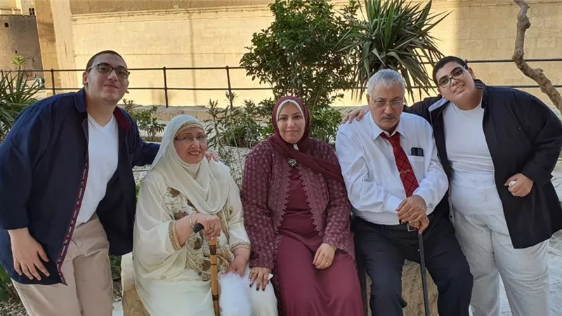 انس ابراهيم أول أدبى دمج تعليمى: أمى سبب تفوقى ..أمنيتى أكون استاذا للتاريخ