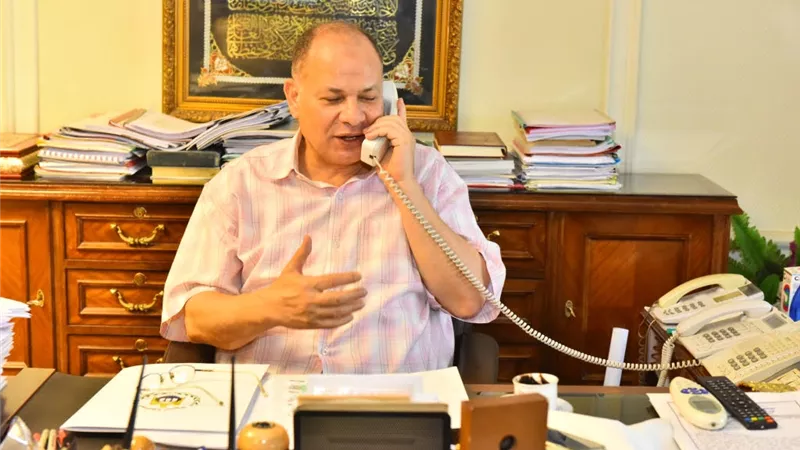 محافظ أسيوط يهنئ الطالبين 