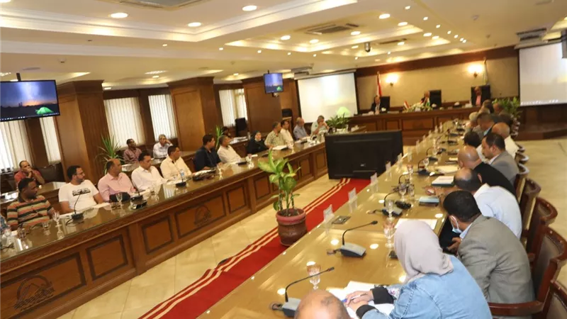 محافظ الجيزة: التواجد الميدانى وحل شكاوى المواطنين على رأس أولويات العمل