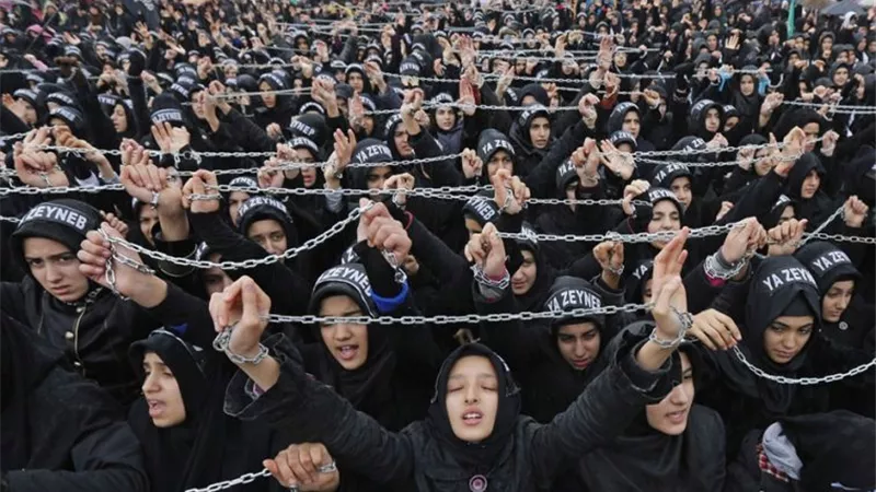 من ينقل مظاهر غُلاة الشيعة على مواقع التواصل..هل يأثم؟