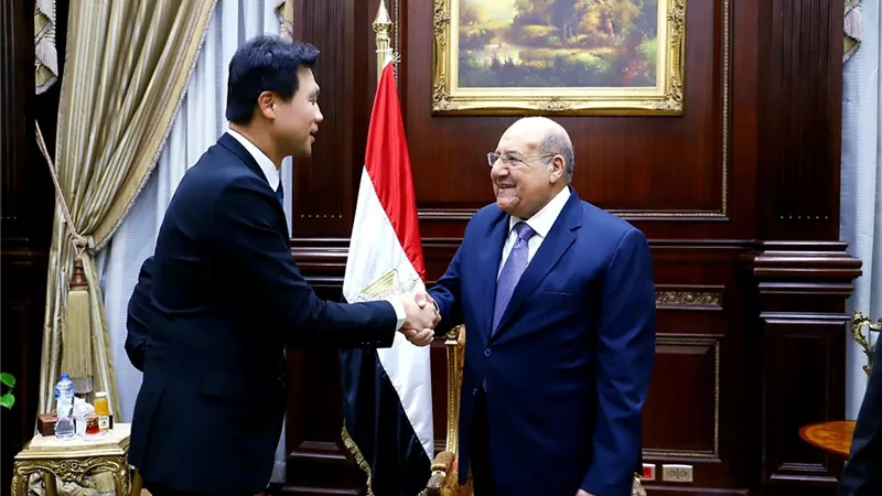 رئيس مجلس الشيوخ يلتقي سفير كوريا الجنوبية بالقاهرة