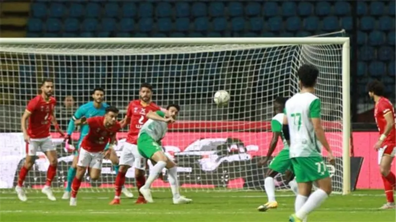 الأحمر متفوقًا.. تاريخ مواجهات الأهلى والاتحاد السكندري قبل موقعة الليلة