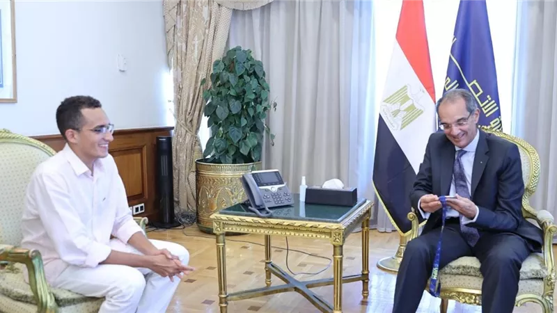 وزير الاتصالات : الدولة حريصة على الاستثمار فى ثروتها البشرية