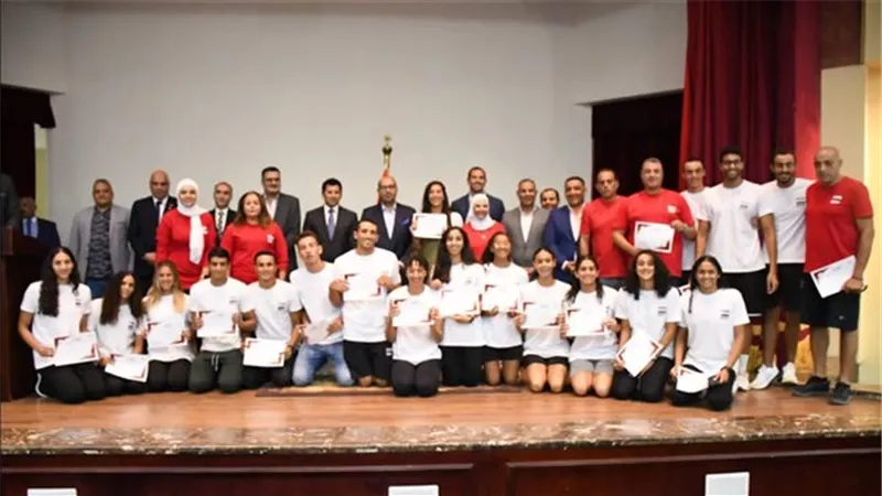 تكريم بعثة المنتخب بعد تصدر ترتيب البطولة العربية للسباحة