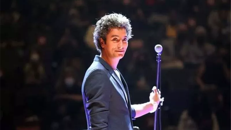 محمد محسن يخطف قلوب جمهور المسرح الرومانى بالإسكندرية
