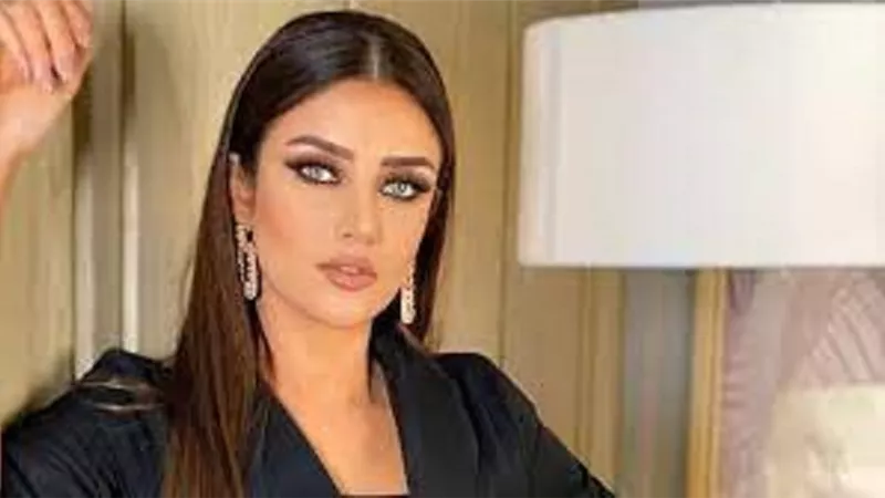 رضوى الشربينى تخطف الانظار بـ بجمبسوت أسود.. صور