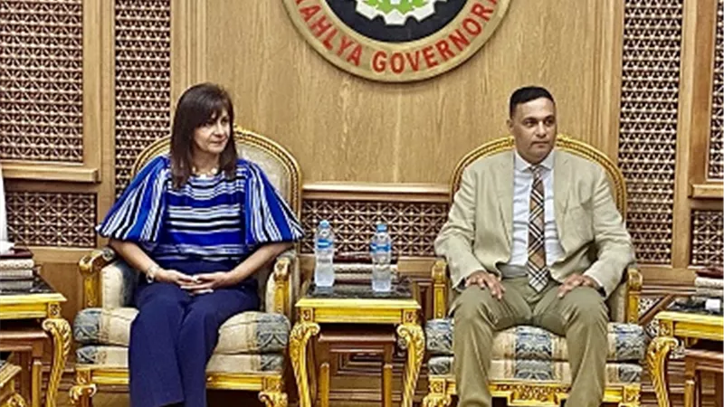وصول وزيرة الهجرة لاستكمال المبادرة الرئاسية مراكب النجاه بالدقهلية