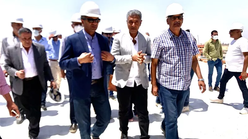 نائب وزير الإسكان يجري جولة تفقدية لمتابعة مشروعات المرافق بمدينة 6 أكتوبر