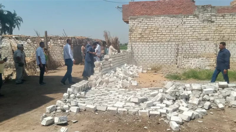 إزالة فورية لـ 8 تعديات على الأراضي الزراعية بأسيوط ..صور