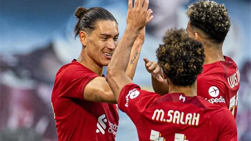 أسطورة ليفربول يكشف دور نونيز في تألق صلاح بالموسم الجاري