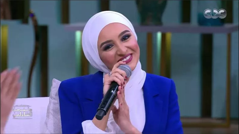 هلا رشدي تعلن عن تعاون فني يجمعها بمحمد منير
