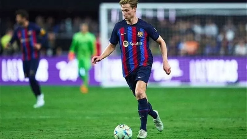 حارس هولندا يفتح النار على برشلونة بسبب دي يونج