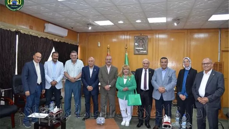 محافظ الإسماعيلية و نواب مستقبل وطن يستعرضون المشكلات الجماهيرية