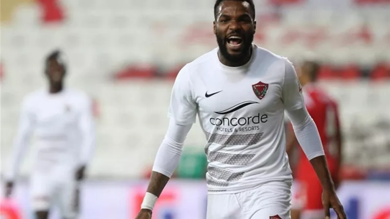 الشباب السعودى يضم مهاجم منتخب الجابون
