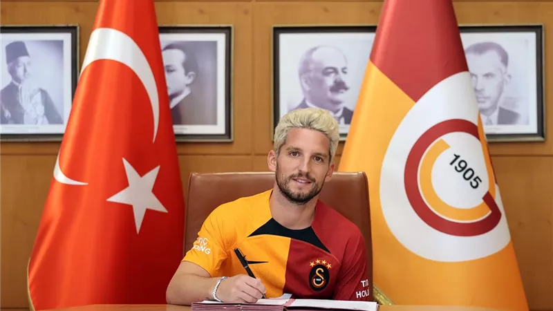 رسميا .. جالاتا سراى يتعاقد مع نجم نابولى