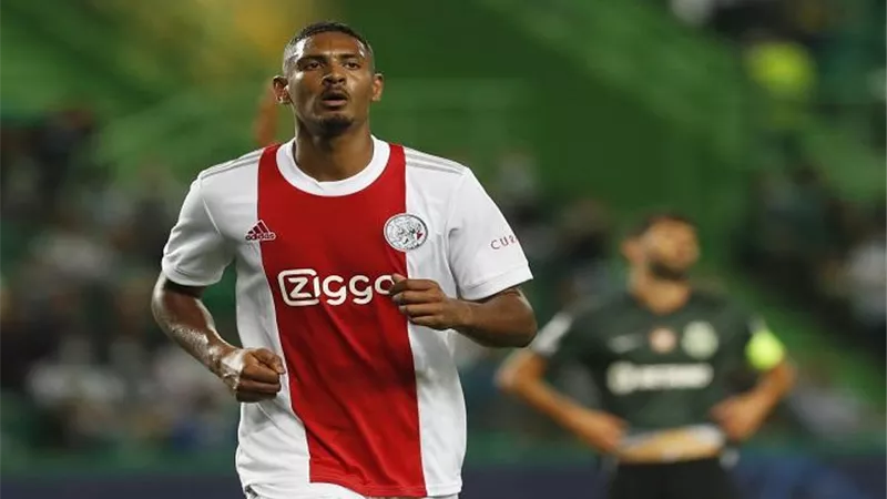 بوروسيا دورتموند يتعاقد مع بديل سيباستيان هالر