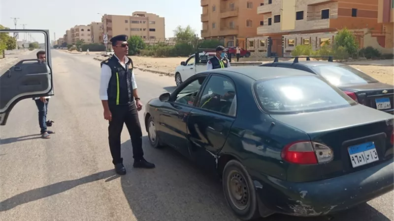 جهاز بدر يصادر ويتحفظ على 16 توك توك بالتعاون مع شرطة المرور.. بالصور