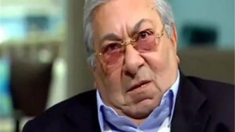 فاروق فلوكس يجرى عملية جراحية دقيقة - تفاصيل