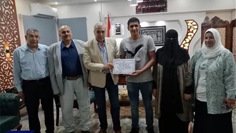 تعليم الإسماعيلية تكرم اسلام ابراهيم رابع الجمهورية في الثانوية العامة..صور