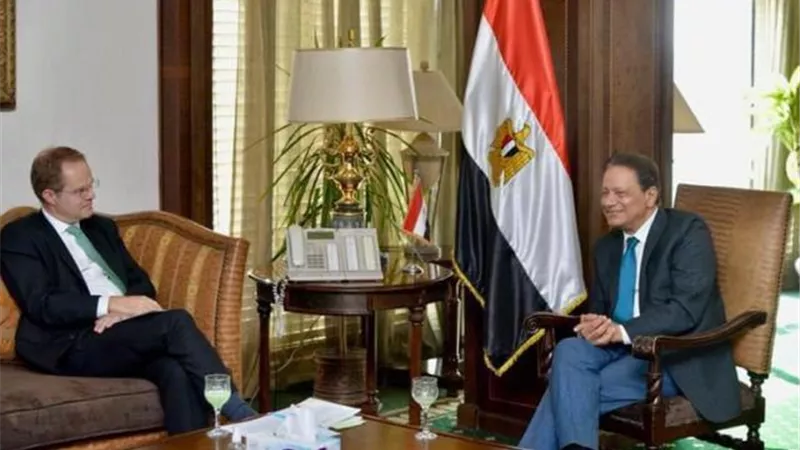 رئيس الأعلى للإعلام يبحث تعزيز التعاون الإعلامي مع السفير البريطاني لدى مصر