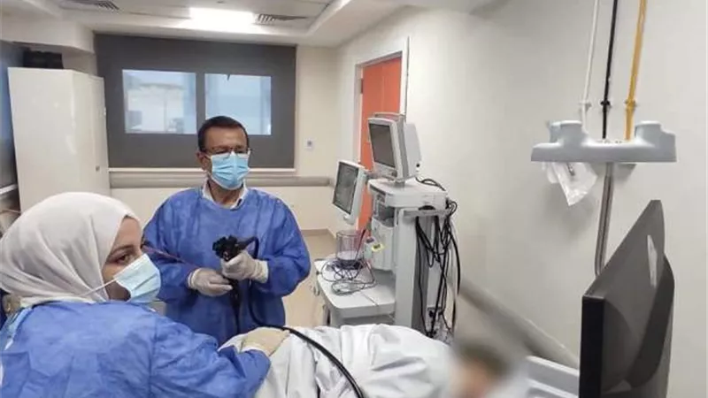 وكيل صحة البحر الأحمر يتابع اجراء عمليات المناظير لأول مرة بمستشفي حميات الغردقة