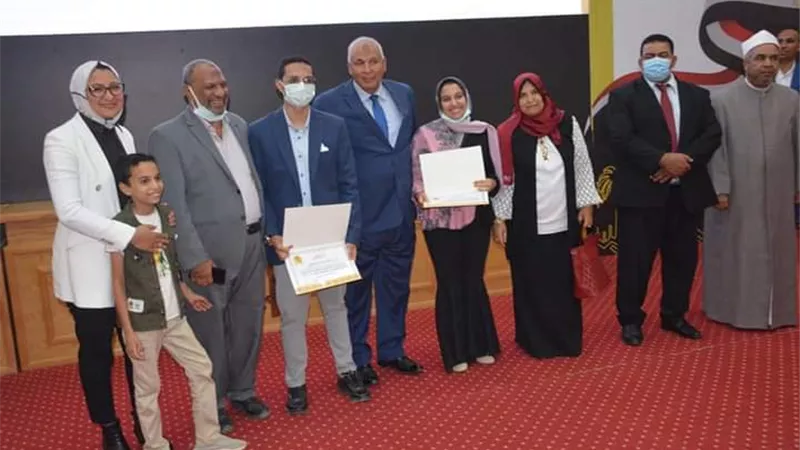 الزملّوط يكرّم أوائل الشهادات العامة والأزهرية على مستوى المحافظة والجمهورية