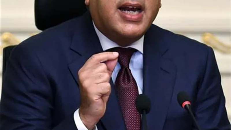 رئيس الوزراء: غلق المحال العامة والمولات 11 مساء لتوفير الكهرباء