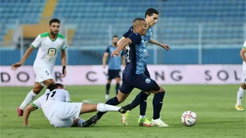 بيراميدز يُنهى الشوط الأول متقدمًا على غزل المحلة بهدف لاكارى