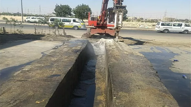 بالصور.. إزالة ١٠ مغاسل سيارات مخالفة بمدينة ٦ أكتوبر