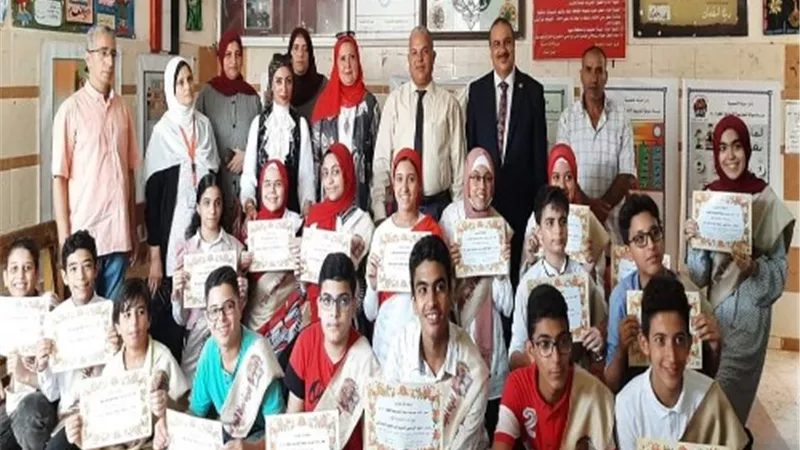 مدير الإدارة العامة للتربية الإجتماعية يتابع الأنشطة التربوية.. ويكرم المتميزين بمدارس دمياط