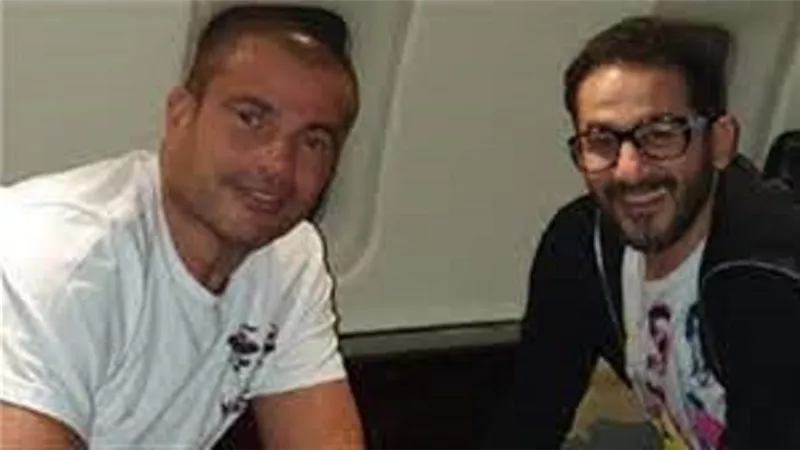 عمرو دياب يرقص على 