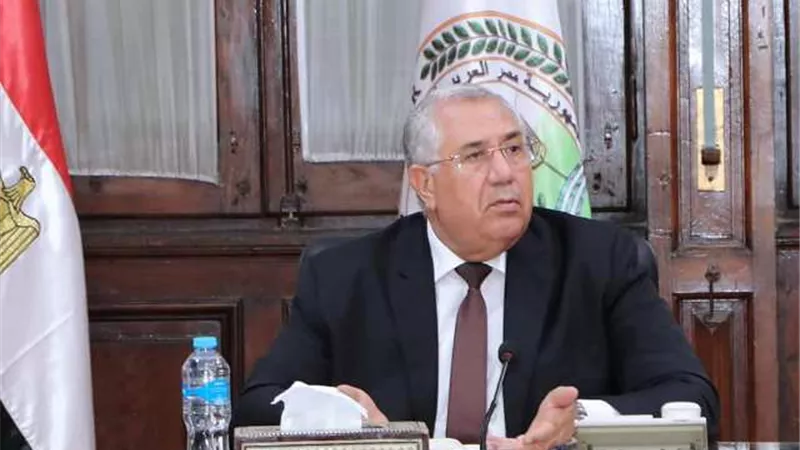 وزير الزراعة يتابع عمليات التحصين والتأمين على الماشية وذلك في إطار مبادرة حياة كريمة