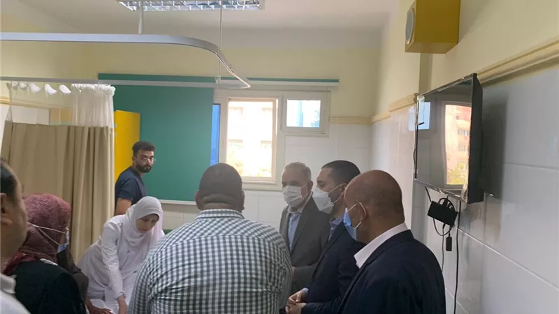 محافظ كفر الشيخ يتابع حريق بالمستشفى العام بسبب ماس كهربائي ونقل 11 حالة في عناية أخرى