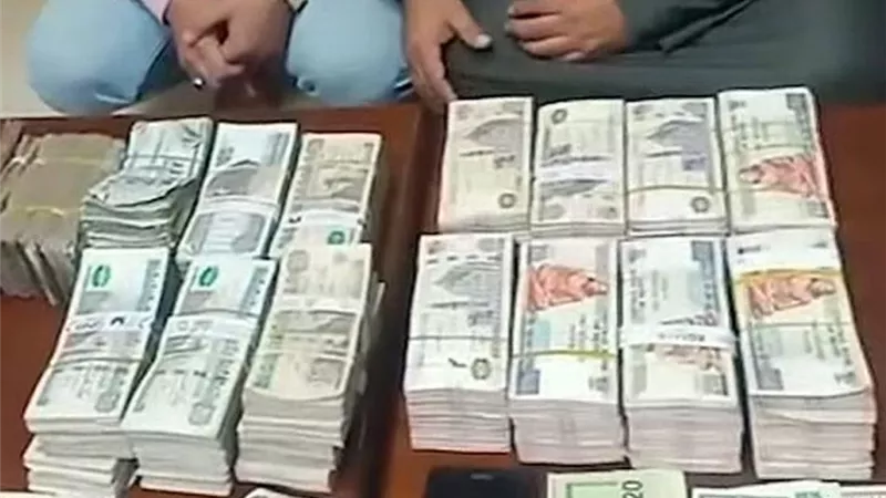 ضبط شخصين بالقاهرة لقيامهما بالإتجار غير المشروع في النقد الأجنبي