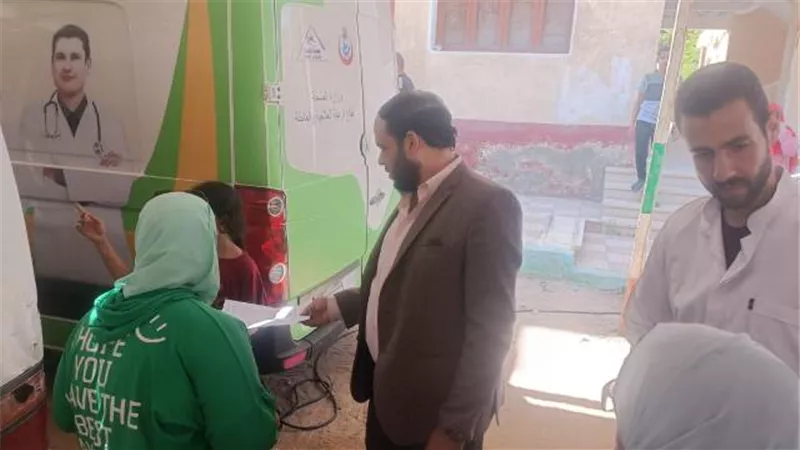 صحة الإسماعيلية تعالج 1500 حالة في قافلة طبية بأبو شحاتة..صور