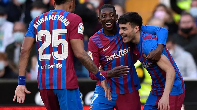 مفاجأة.. برشلونة يعرض مهاجمه للبيع بالدوري الإنجليزي