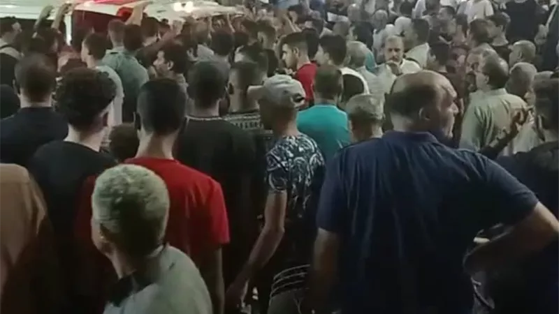 الاف الشراقوة يودعون ابنتهم ضحية غدر طالب الاعلام بمسقط رأسها بابوحماد