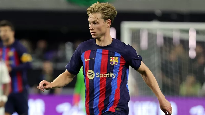 برشلونة يصل لاتفاق مع نادٍ إنجليزي جديد بشأن دي يونج