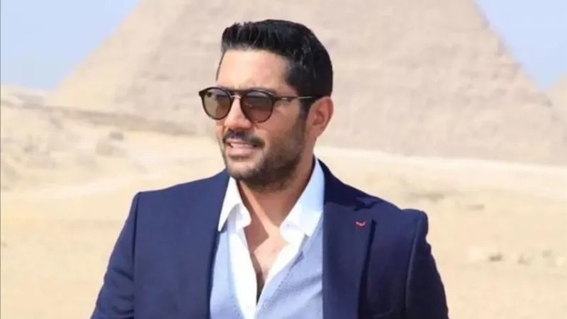 أحمد فلوكس يطمئن الجمهور على حالة والده الصحية