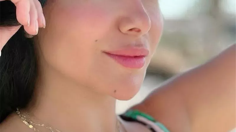 إطلالة مميزة وملامح هادئة لـ ميرهان حسين فى أحدث ظهور ..صور